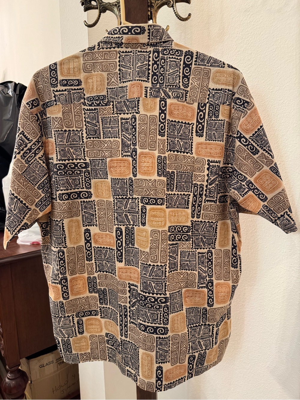 Tori Richard Hawaiian Short-Sleeve Button-Down - Picture 12 of 12